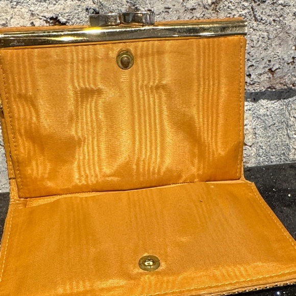 Vintage Gold Mesh Wallet - Picture 4 of 12